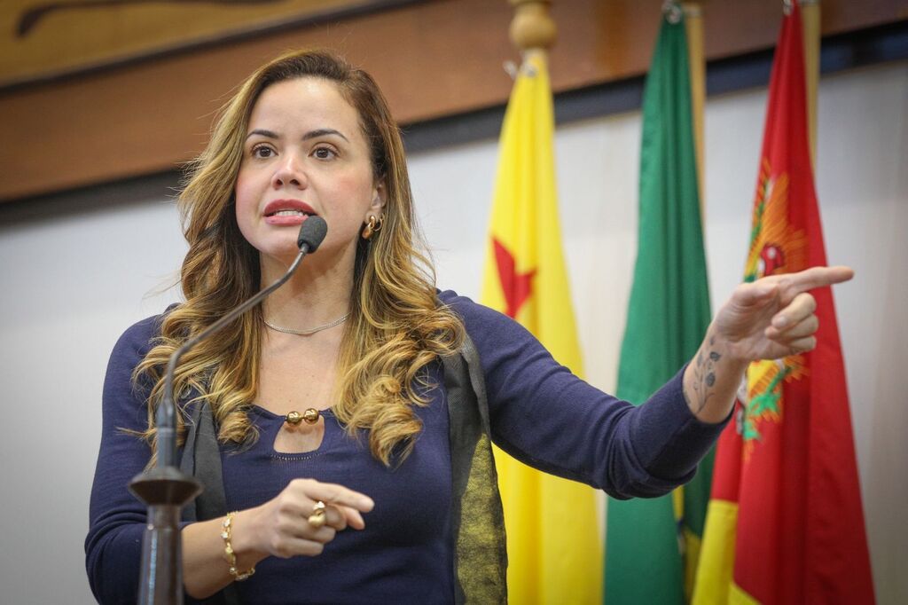 Deputada Michelle Melo critica deboche do governo e cobra envio imediato do PCCR da Saúde